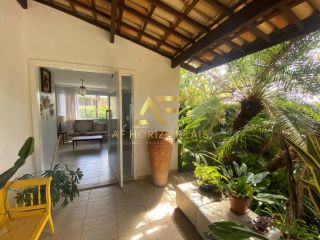 Casa com piscina no Condomínio Melício Machado (2 lotes), Aruana, com 3 suítes.