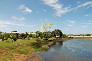 Casa com piscina no Condomínio Melício Machado (2 lotes), Aruana, com 3 suítes.