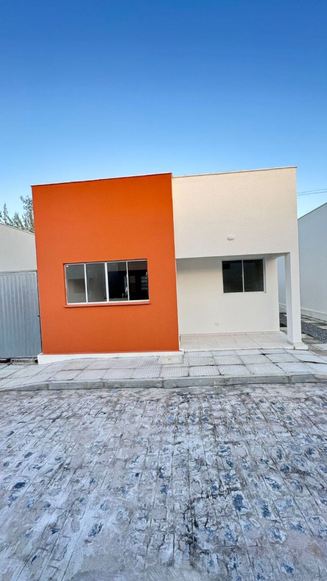 CASAS SOLTAS 