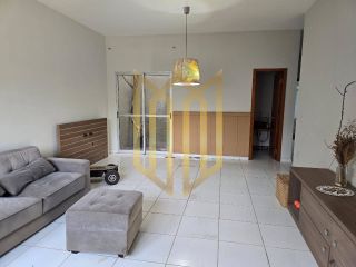 Casa com piscina para locação