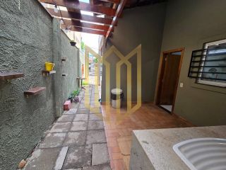 Casa com piscina para locação
