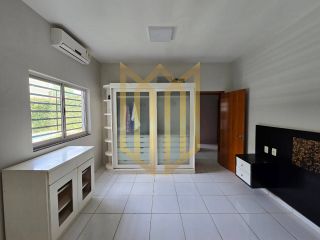 Casa com piscina para locação