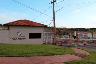 Locação - Casa em Condomínio 3 Quartos - Residencial San Marino