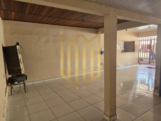 Casa com comércio a venda 15 de Maio