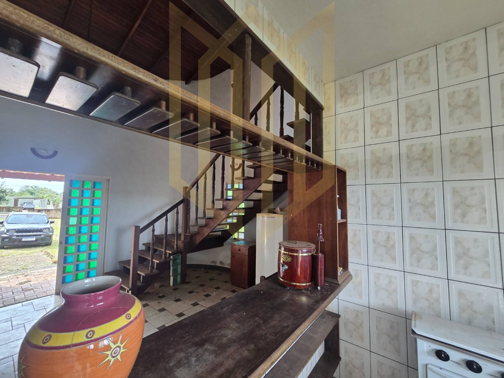 Sobrado Para Venda com 4 quartos 2 suítes no bairro Escolha um bairro... em Chapada Dos Guimarães
