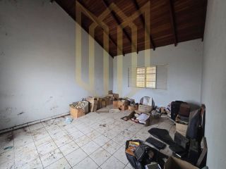 Sobrado Para Venda com 4 quartos 2 suítes no bairro Escolha um bairro... em Chapada Dos Guimarães