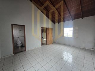 Sobrado Para Venda com 4 quartos 2 suítes no bairro Escolha um bairro... em Chapada Dos Guimarães