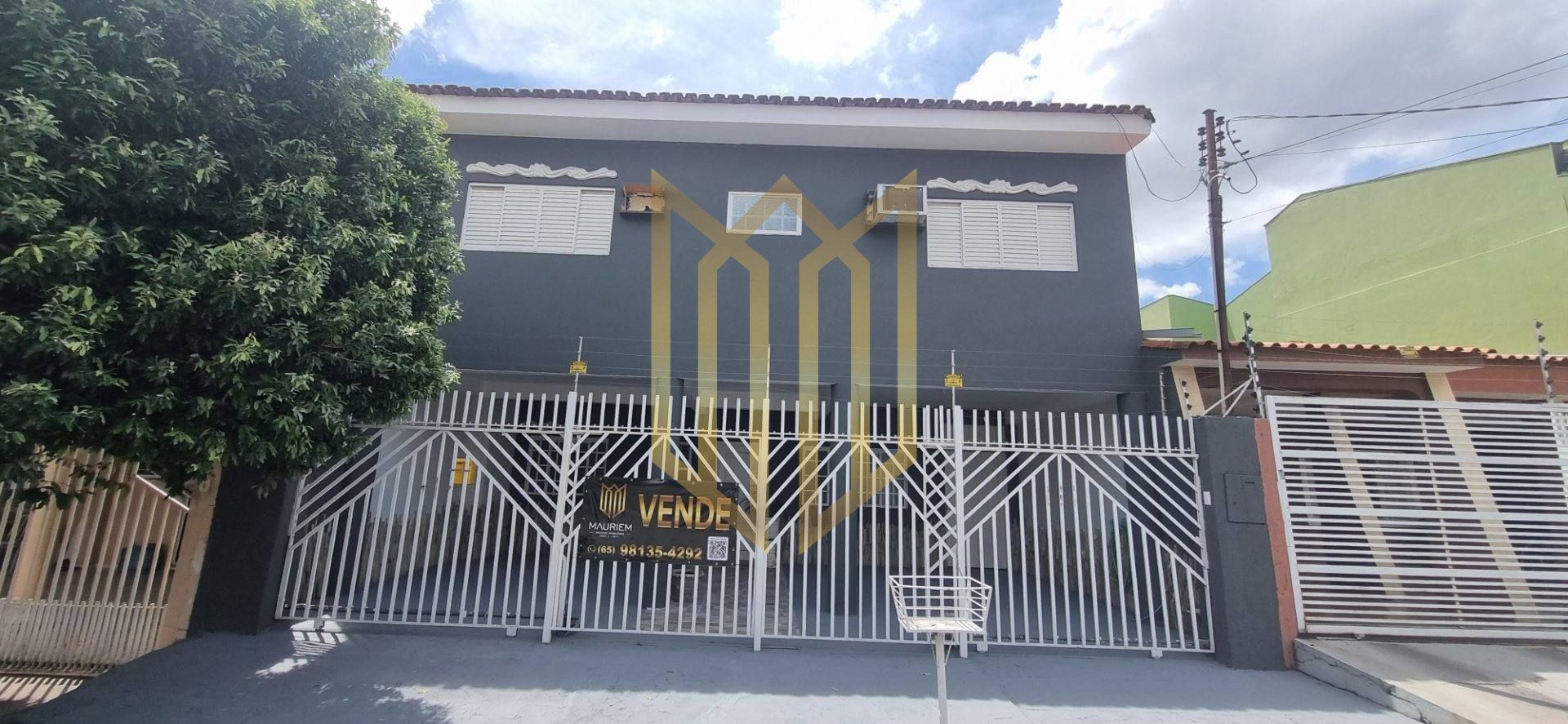 Sobrado com salão de festa e piscina a venda