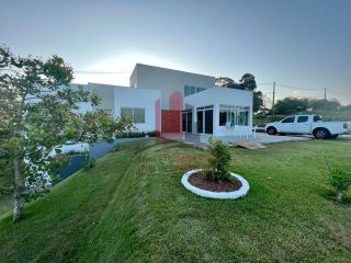 Casa em Condomínio 4 Suítes em Moreno