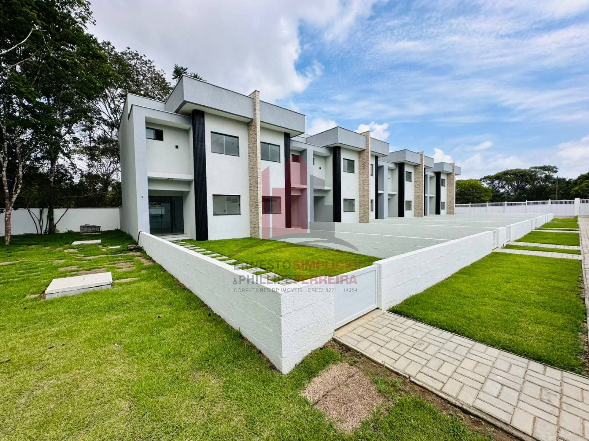 BAIXOU E FACILITOU - Casa Duplex em Aldeia com 3 Quartos sendo 2 Suítes com 80m²