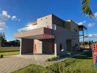 Casa em Condomínio Fechado em Paudalho com 4 Suítes 265m
