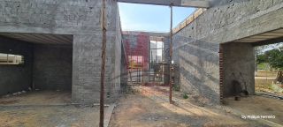 Casa em Construção em Excelente condomínio com 350m2