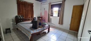 Casa em Condomínio com 180m 3 Quartos 2000m de área + Piscina