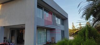 CASA EM ALDEIA COM 5 SUÍTES EM CONDOMÍNIO