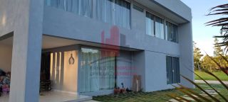 CASA EM ALDEIA COM 5 SUÍTES EM CONDOMÍNIO