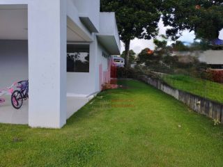 CASA EM ALDEIA COM 5 SUÍTES EM CONDOMÍNIO
