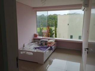 CASA EM ALDEIA COM 5 SUÍTES EM CONDOMÍNIO