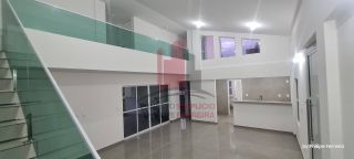 Casa em Condomínio Fechado em Aldeia com 222m