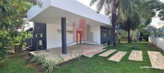 Aluguel - Casa em Condomínio com 4 Quartos Piscina e Bela Vista