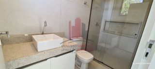 Casa em Construção em Excelente Condomínio com 5 Suítes 310m²