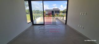 Casa em Construção em Excelente Condomínio com 5 Suítes 310m²