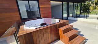 Casa em Construção em Excelente Condomínio com 5 Suítes 310m²