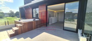 Casa em Construção em Excelente Condomínio com 5 Suítes 310m²