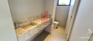 Casa em Construção em Excelente Condomínio com 5 Suítes 310m²