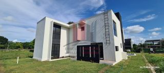 Casa em Construção em Excelente Condomínio com 5 Suítes 310m²
