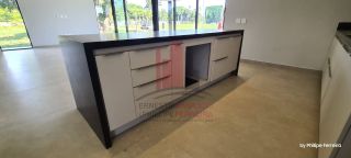 Casa em Construção em Excelente Condomínio com 5 Suítes 310m²