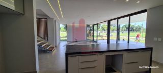 Casa em Construção em Excelente Condomínio com 5 Suítes 310m²