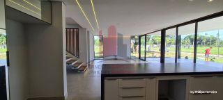 Casa em Construção em Excelente Condomínio com 5 Suítes 310m²