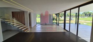 Casa em Construção em Excelente Condomínio com 5 Suítes 310m²