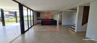 Casa em Construção em Excelente Condomínio com 5 Suítes 310m²