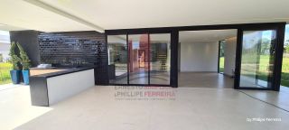 Casa em Construção em Excelente Condomínio com 5 Suítes 310m²