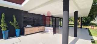 Casa em Construção em Excelente Condomínio com 5 Suítes 310m²