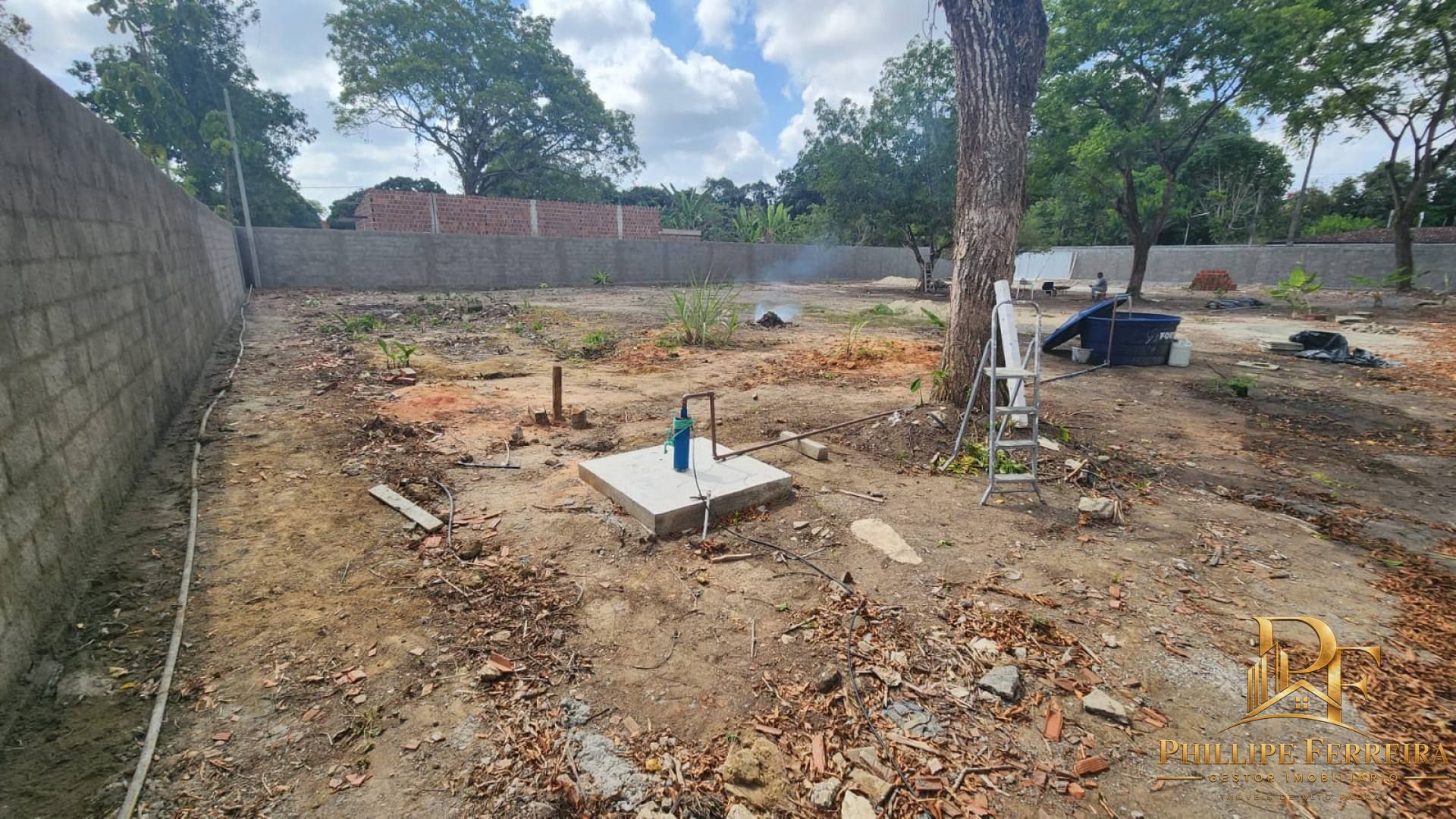 Lote de 1500m² a 50 metros da Estrada de Aldeia