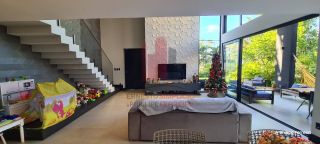 Linda e Moderna Casa em Condomínio Fechado em Aldeia