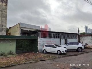 Casa em Rua Pública 4 Quartos 8 Vagas