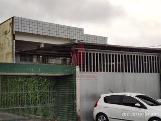 Casa em Rua Pública 4 Quartos 8 Vagas