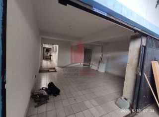 Casa em Rua Pública 4 Quartos 8 Vagas