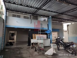 Casa em Rua Pública 4 Quartos 8 Vagas