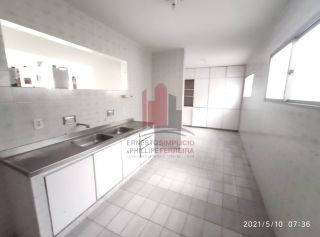 Casa em Rua Pública 4 Quartos 8 Vagas