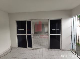 Casa em Rua Pública 4 Quartos 8 Vagas