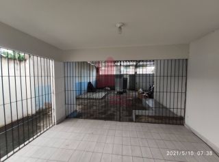Casa em Rua Pública 4 Quartos 8 Vagas