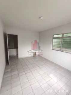 Casa em Rua Pública 4 Quartos 8 Vagas