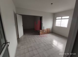 Casa em Rua Pública 4 Quartos 8 Vagas