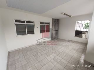 Casa em Rua Pública 4 Quartos 8 Vagas