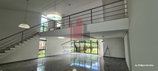 Casa em Condomínio na Beira da Pista 400m 4 Quartos Espaço Gourmet e Piscina