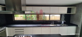 Casa em Condomínio na Beira da Pista 400m 4 Quartos Espaço Gourmet e Piscina